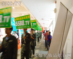 �҂������ʼ�K��һ�߱���������