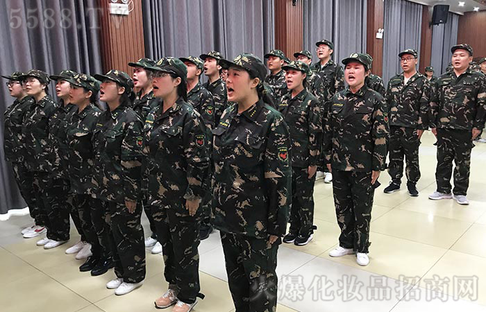 凝聚團隊夢,懷揣感恩心! 凝聚團隊夢,懷揣感恩心!