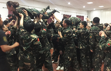 ֻ���B��(qi��ng)ƴ�������ܳ�Խ������