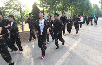 ���˲����������ŗ�������ֱǰ��