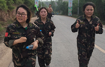 ���˲����������ŗ�������ֱǰ��