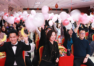 �g��Ц�Z(y��)���𱬾W(w��ng)ȫ�w�T���R��һ�ù���ʢ����