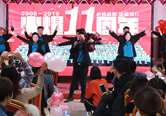 ��Խ�Լ�����ӭ���L(f��ng)������(l��)�҂��ɞ��Լ���Ӣ����